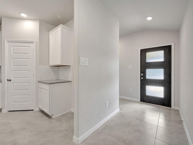 Building Photo - 18738 Timber Gln Dr