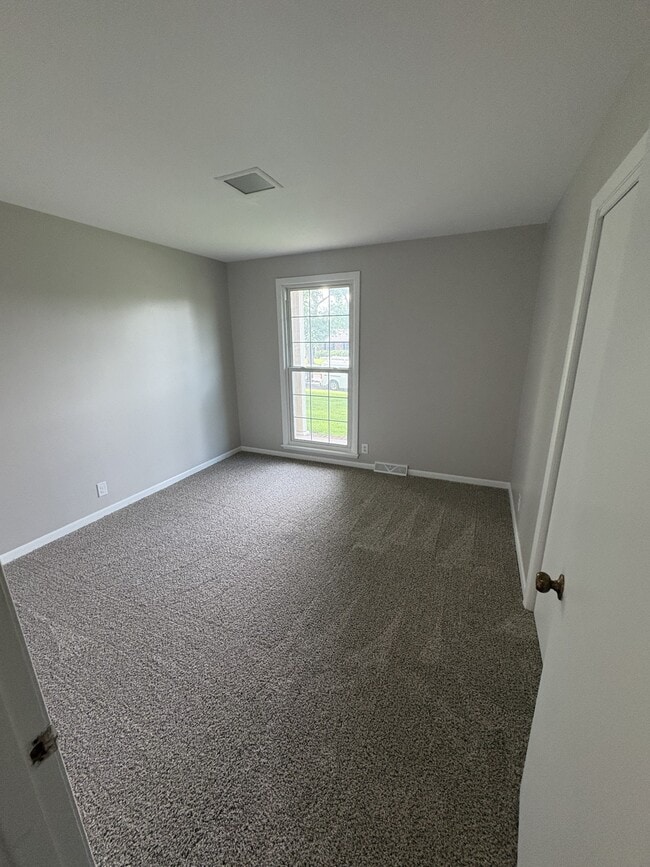 Building Photo - 529 Des Moines Dr