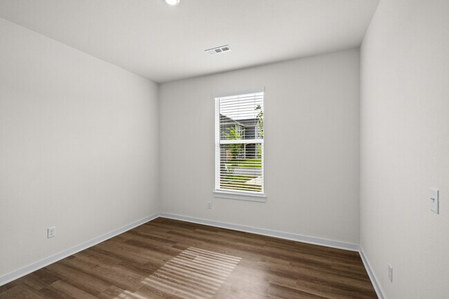 Building Photo - 283 S Neon Ave