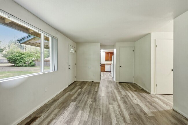 Building Photo - MOVE IN READY NOW!! 4 bed 1 bath on shy half acre! North Thurston School District