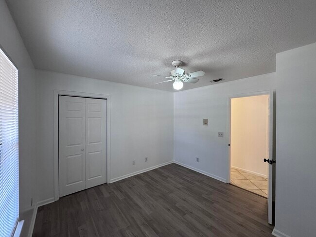 Building Photo - 6868 E Bay Blvd