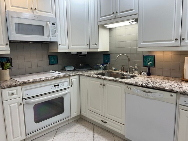 Building Photo - Furnished Waterfront Condo in Hilton Head Plantation - Mariners Pt