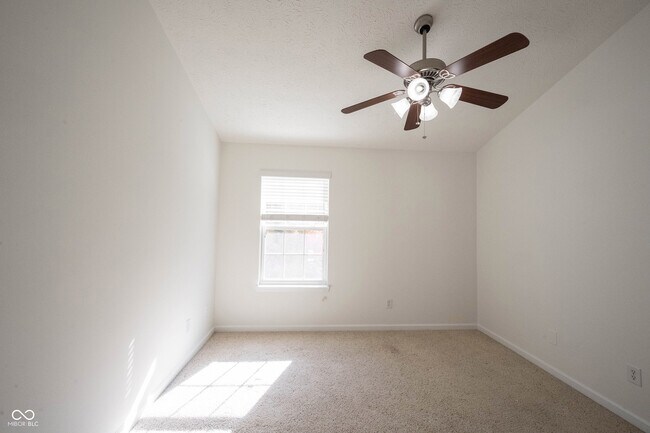 Building Photo - 9009 Mercer Dr