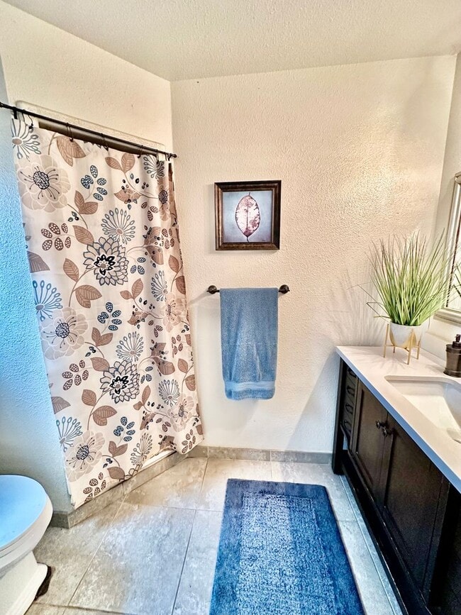 Building Photo - Gorgeous 4/3 Country Estate with 2000sf Barn