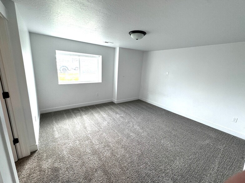 Building Photo - 5258 W 3750 S
