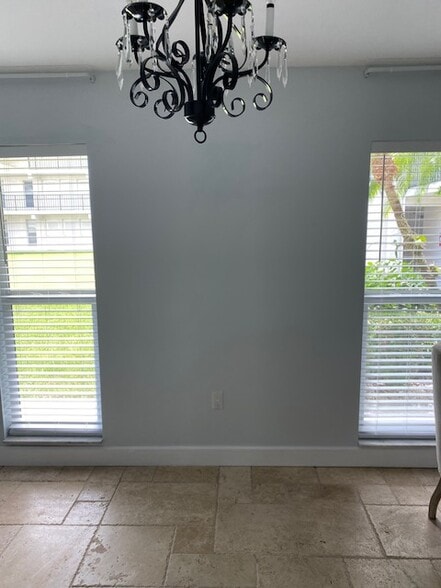 Building Photo - 53 High Point Cir W