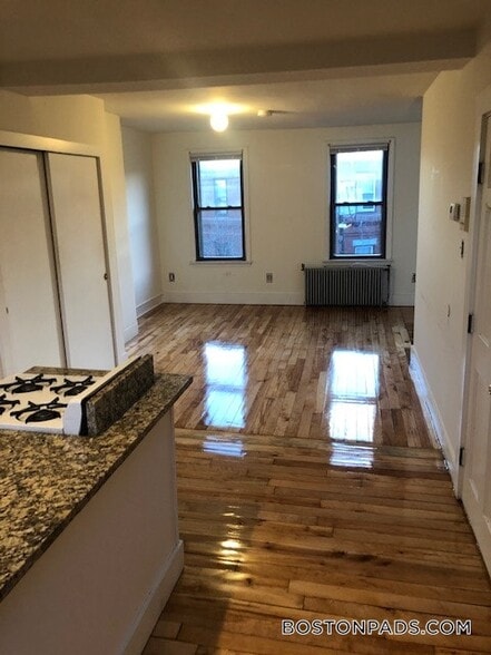 Building Photo - 39 Beacon St