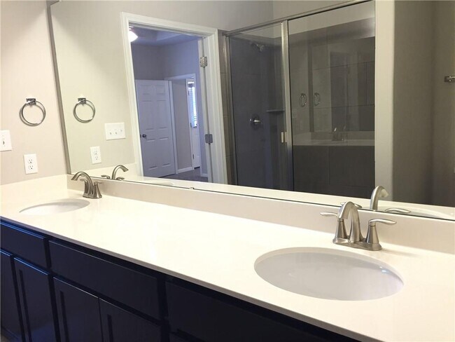 Building Photo - 2304 S Lakeline Blvd