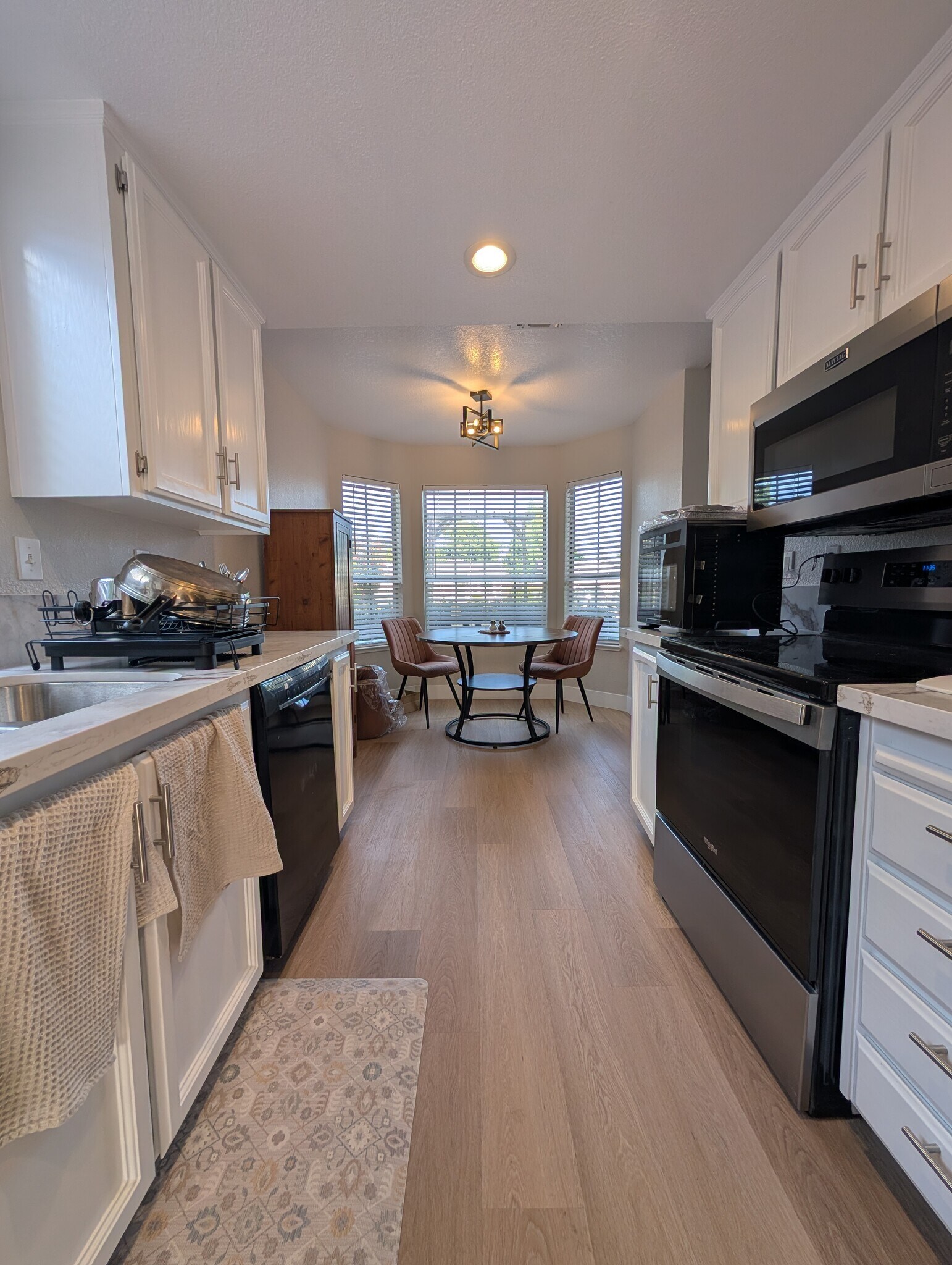 Building Photo - 553 Oakborough Ave