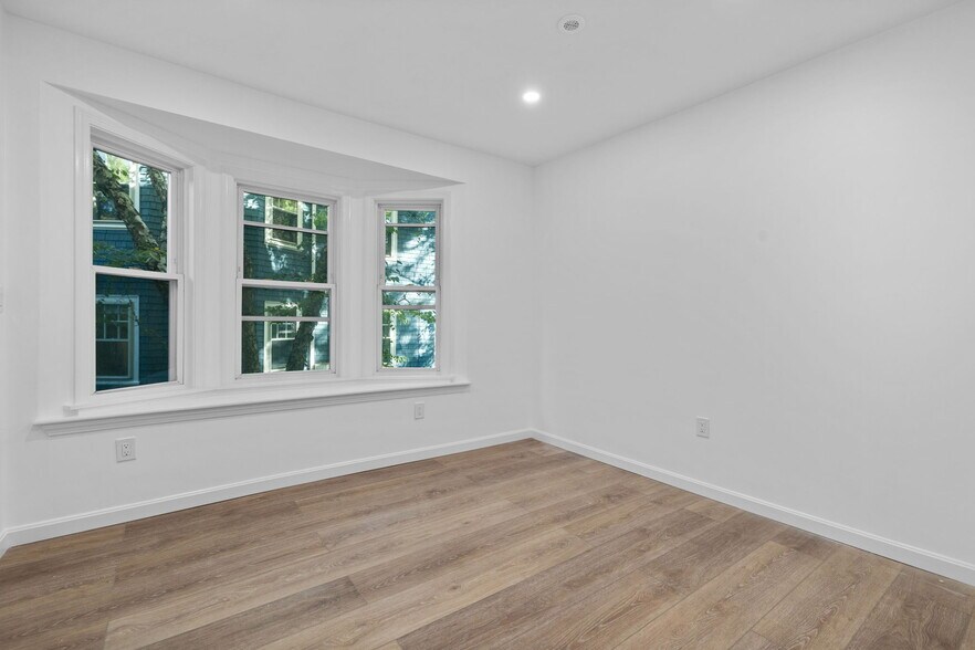 Building Photo - 172 Lexington Ave