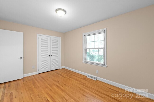 Building Photo - 2200 Collingdale Pl