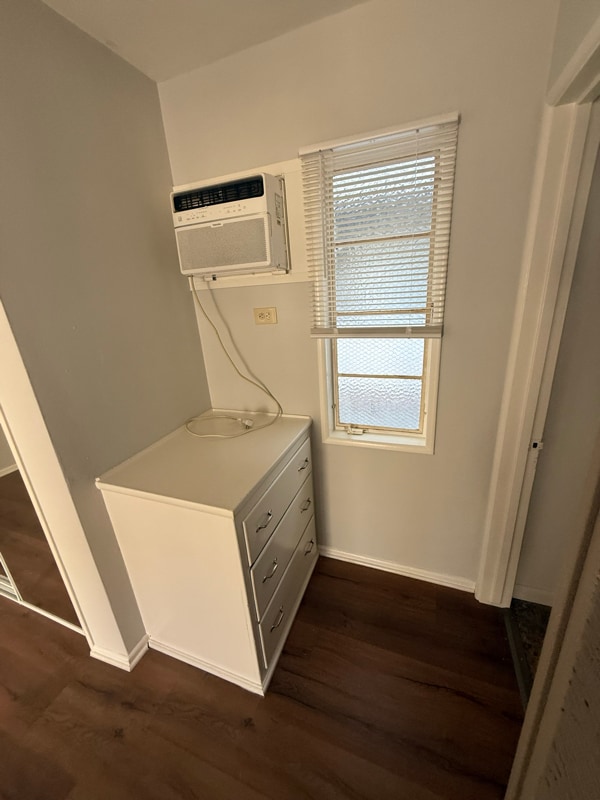 Building Photo - 421 E Cedar Ave