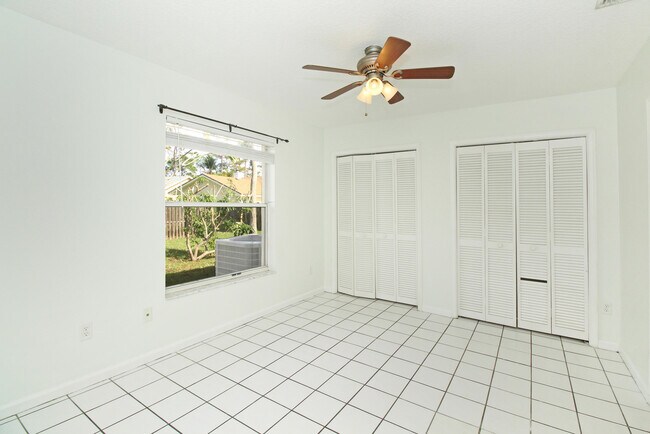 Building Photo - 896 Rose Ct