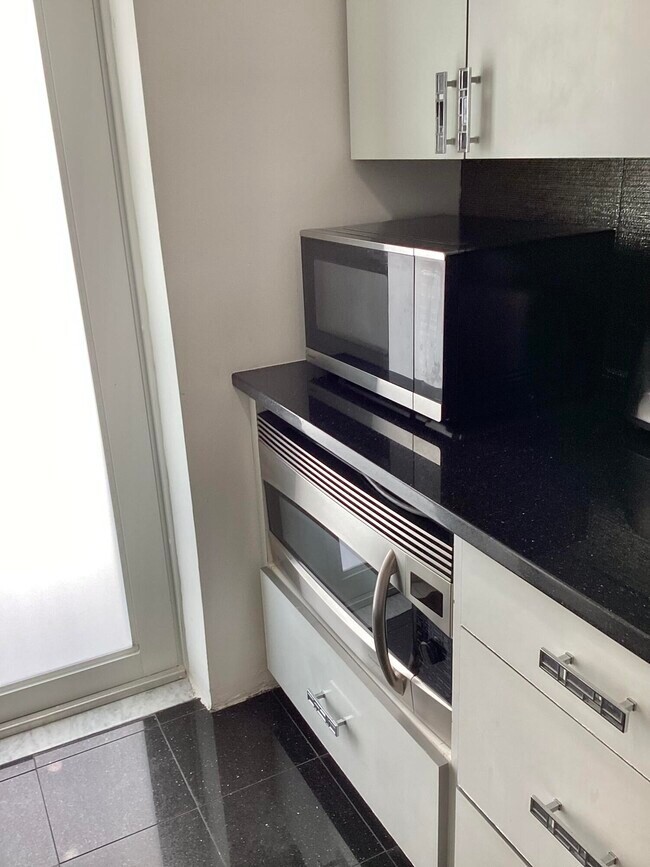 Building Photo - 3101 S Ocean Blvd