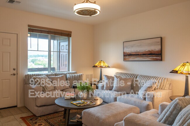 Building Photo - 207 S Beaver St