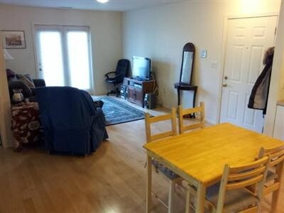 Building Photo - 11 Kent Ct