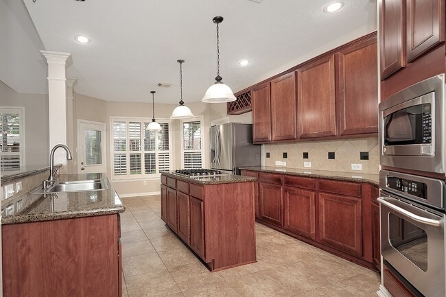 Building Photo - 79 E French Oaks Cir