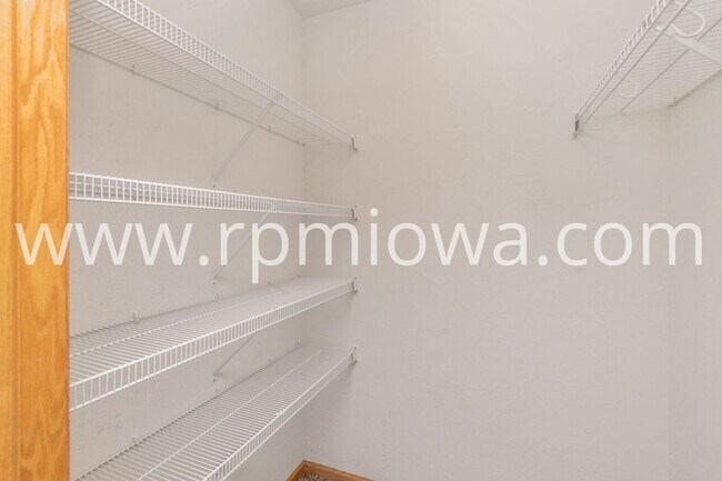 Building Photo - NEAR DMACC!! 2 Bedroom, 2 Bath Townhome in Ankeny