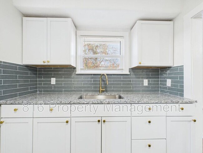 Building Photo - 4542 Chestnut Ave