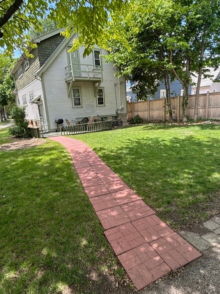 Building Photo - 1302 N 70th St