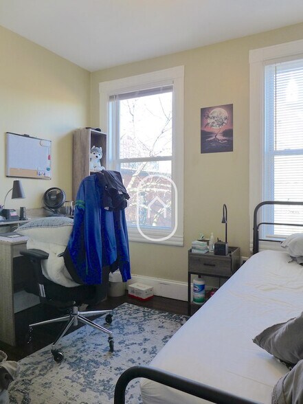 Building Photo - 8 Worthington St