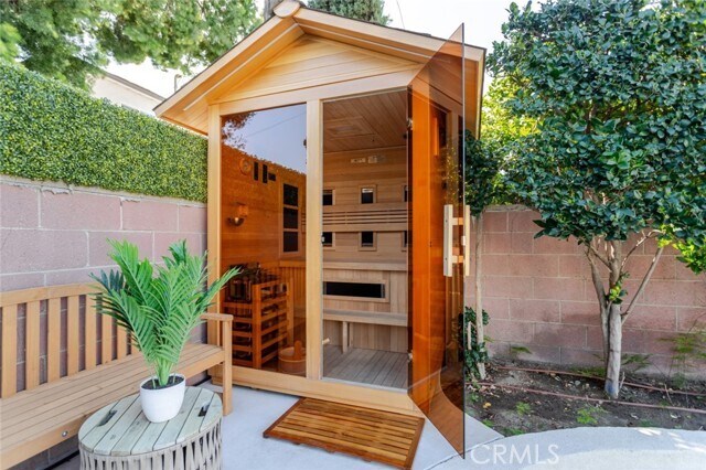 Building Photo - 7714 Lasaine Ave