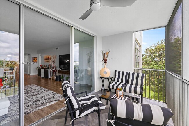 Building Photo - 2661 S Course Dr