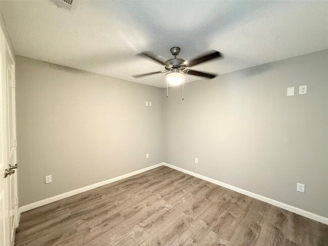 Building Photo - 300 Longstreet Rd