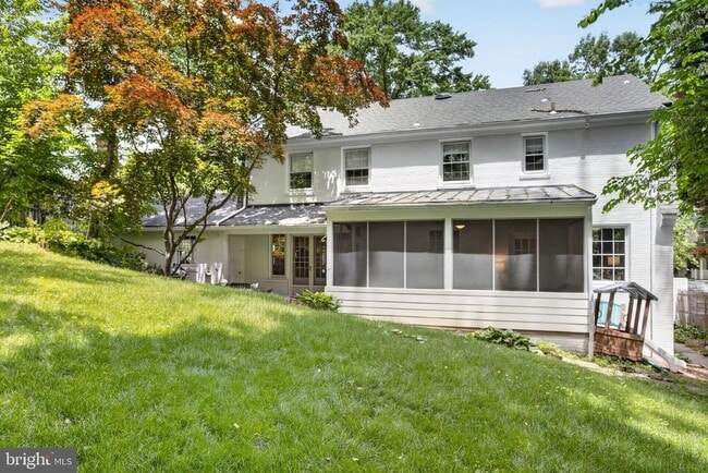 Building Photo - 5973 Searl Terrace