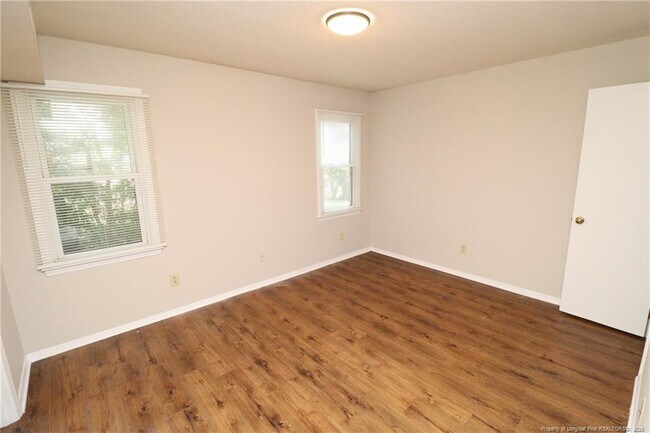 Building Photo - 3905 Lexington Dr