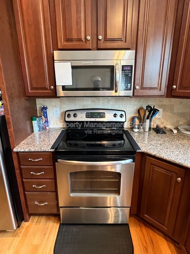 Building Photo - 11 Shady Ln