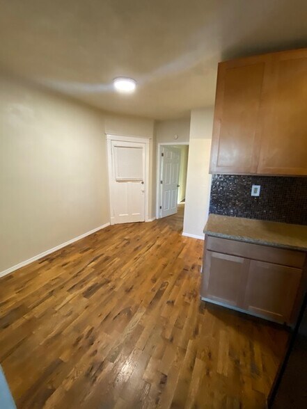 Dining area - 5024 Chippewa St