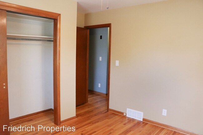 Building Photo - 4 br, 2 bath House - 3310 Tripp St.