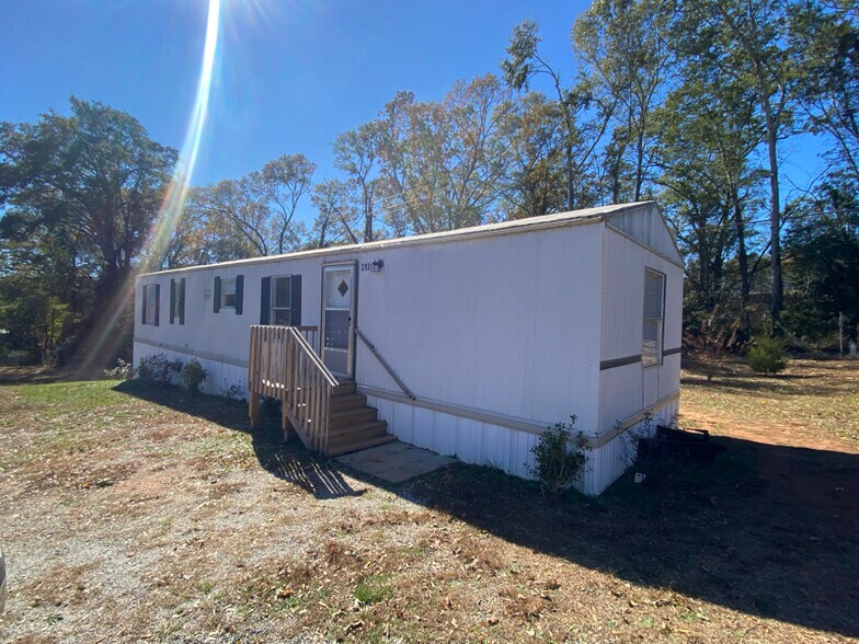 Building Photo - 313 Amy St