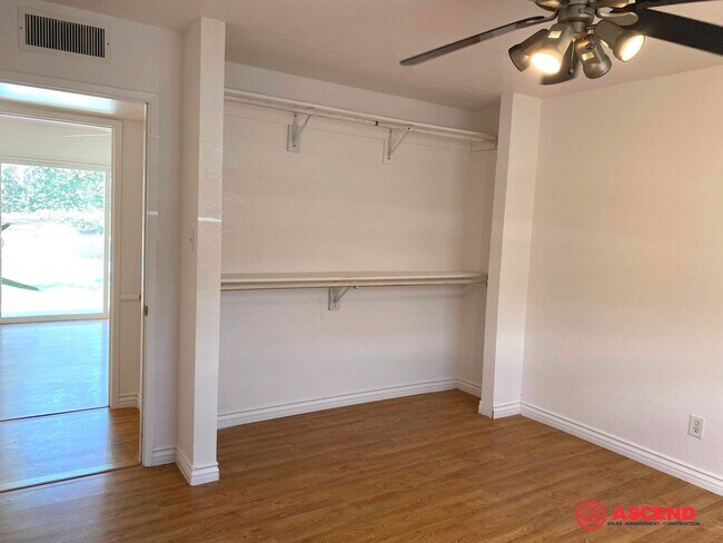 Building Photo - Immaculate Home Near China Grade Loop!