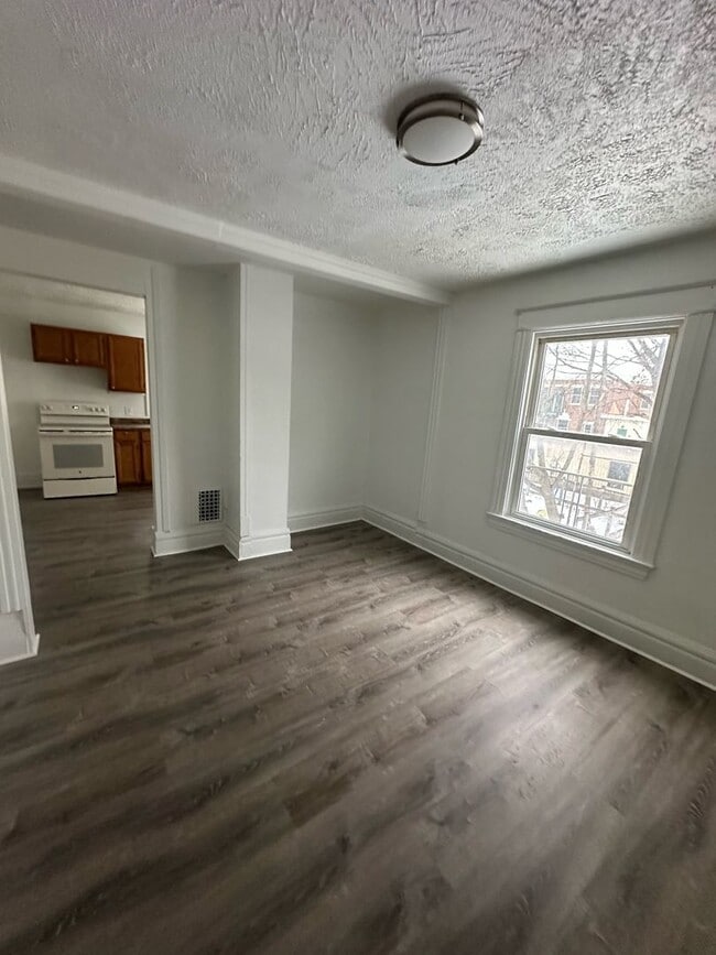 Building Photo - 37 Forester St