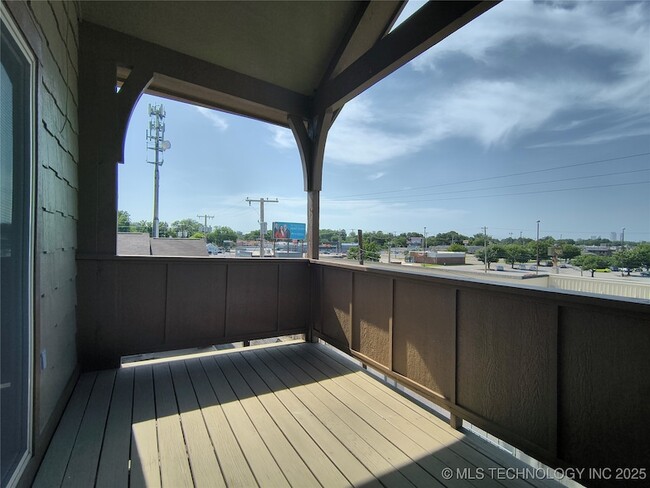 Building Photo - 1331 E 41st Pl