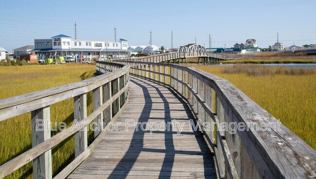 Building Photo - 1015 Course Ln