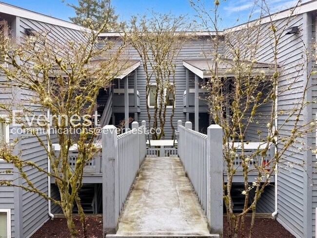 Building Photo - 1 Bed, 1 Bath Condo with Carport / Vouchers Accepted / Coming Soon!