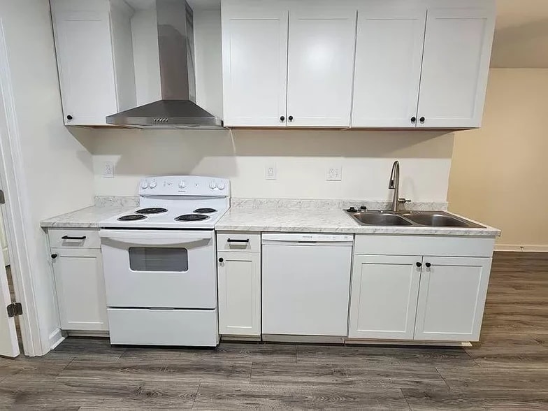 Building Photo - 503 Canal St