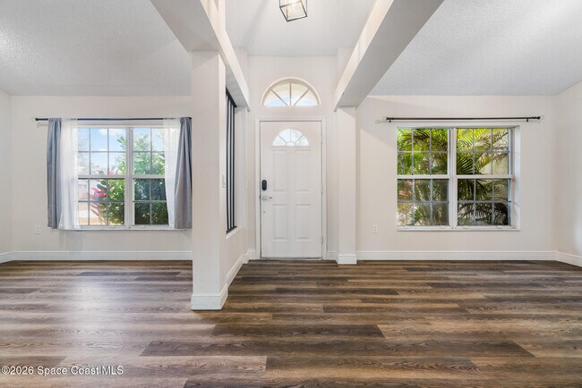 Building Photo - 1126 Ruby St SE