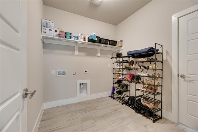 Building Photo - 5016 De Berry Ln