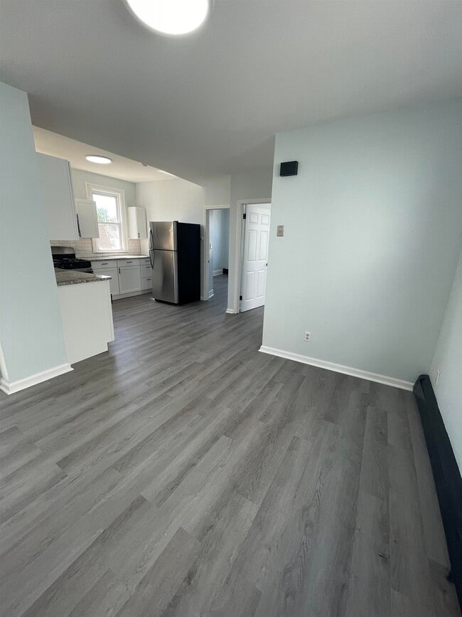 Building Photo - 27 E 46th St