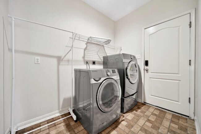 Building Photo - 522 Jay's Ln