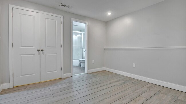 Building Photo - 1428 Newton St NW