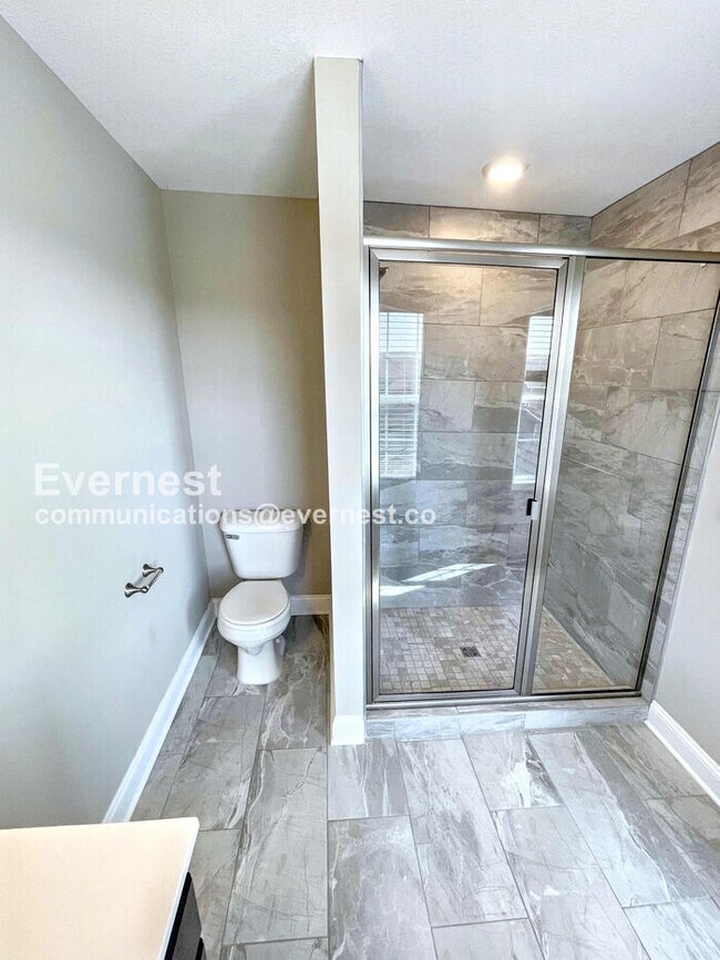 Building Photo - 3 Bed, 2.5 Bath Home with Garage / Pet-Fri...