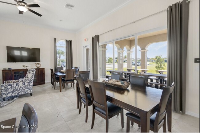 Building Photo - Loren Cove Villa