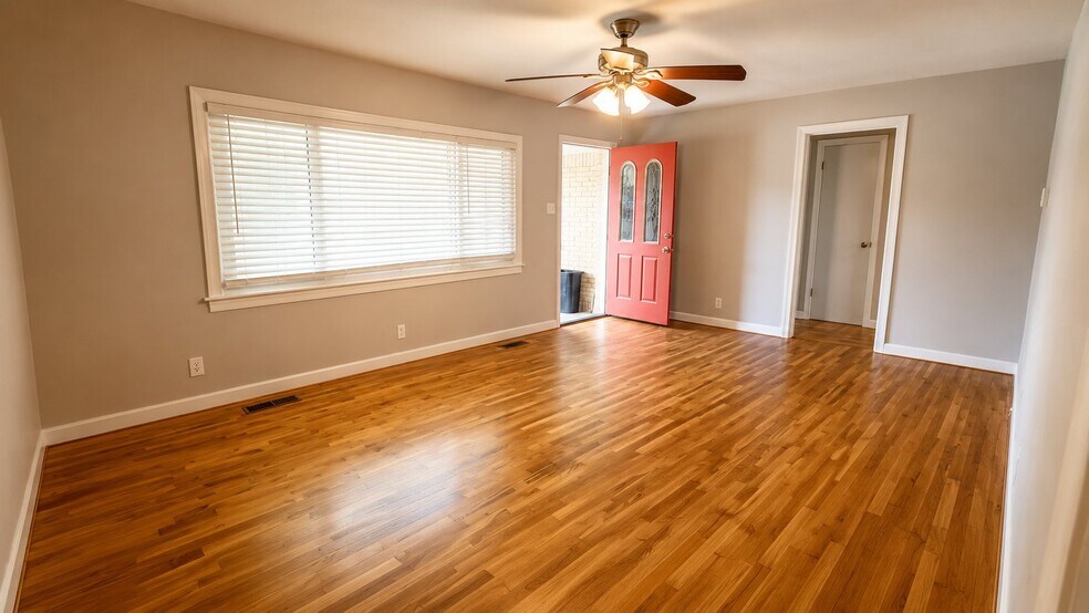 Building Photo - 1116 Parkway Dr