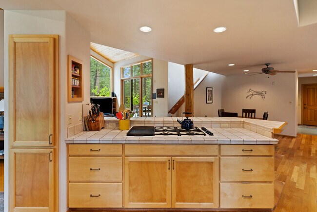 Building Photo - 13370 Spirea