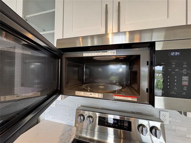 Building Photo - 2569 Grassy Point Dr